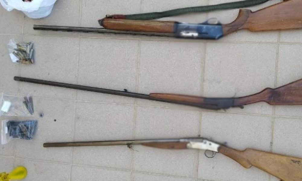 Καστοριά: Βρέθηκαν όπλα και πολεμικό υλικό σε δυο σπίτια